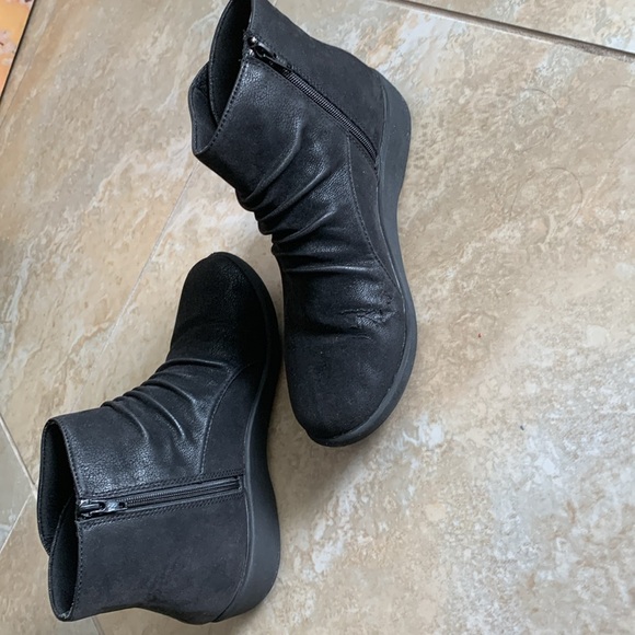 Charcoal Clarks Cloudsteppers soft cushion booties - Picture 4 of 11